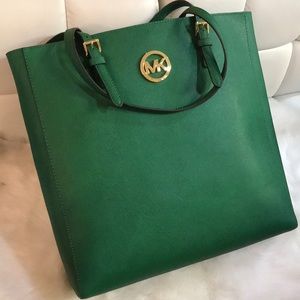 MK “JET SET TRAVEL” SAFFIANO TOTE